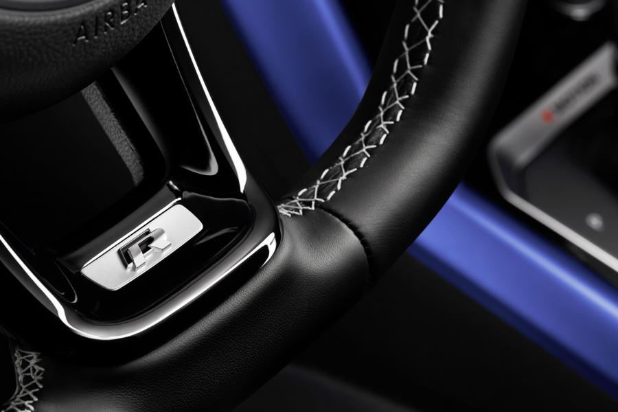 Детали интерьера Volkswagen T-Roc R 2019 года  (WW) (фото 26 из 53)
